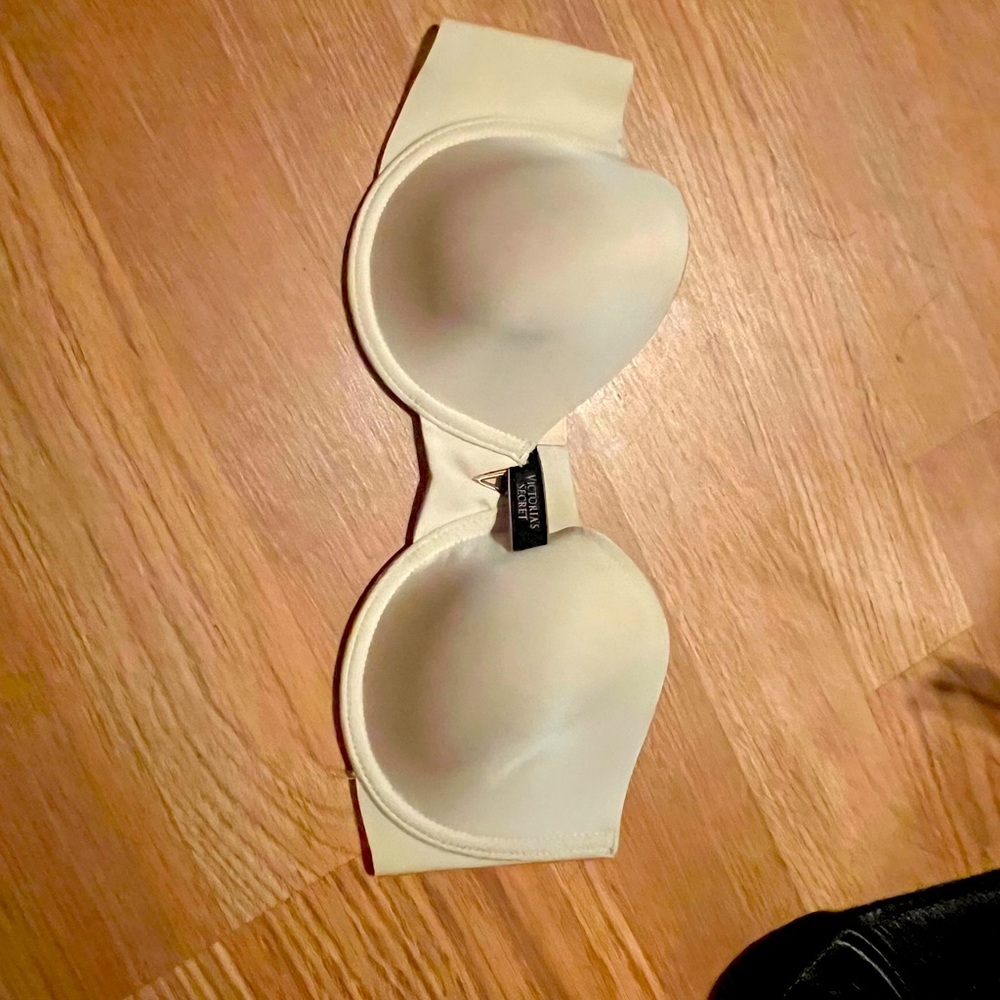 Victoria’s Secret strapless bra